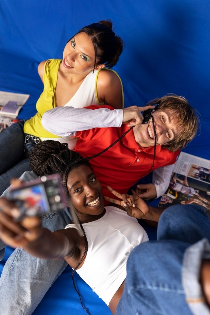 Refnews FAQ page image showing questions and answers on platform use.