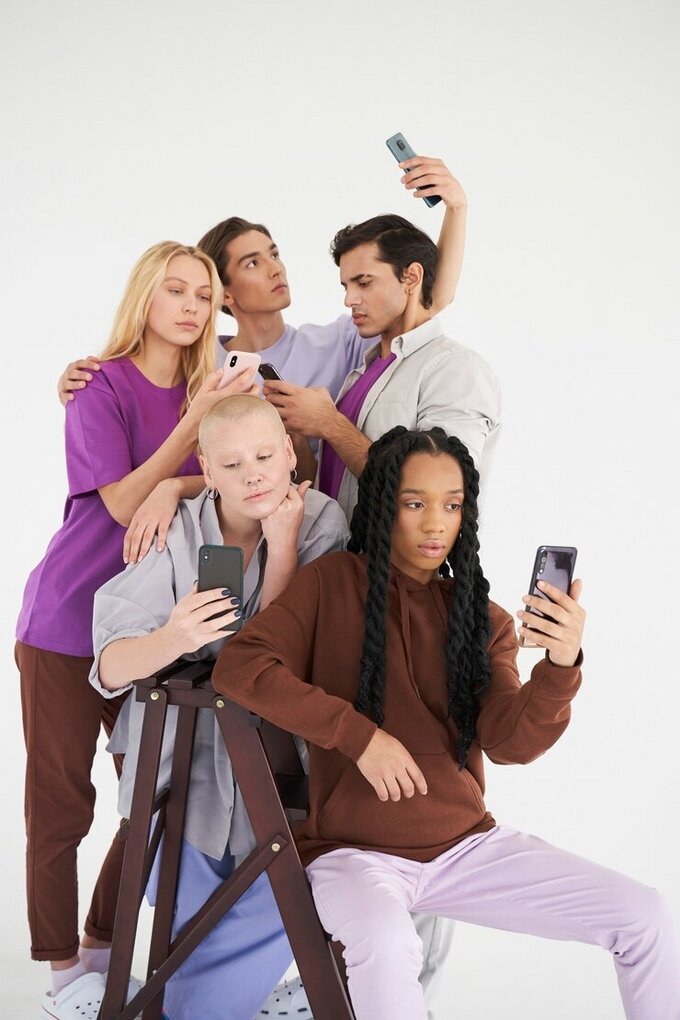 Refnews FAQ section with answers on citizen journalism process.